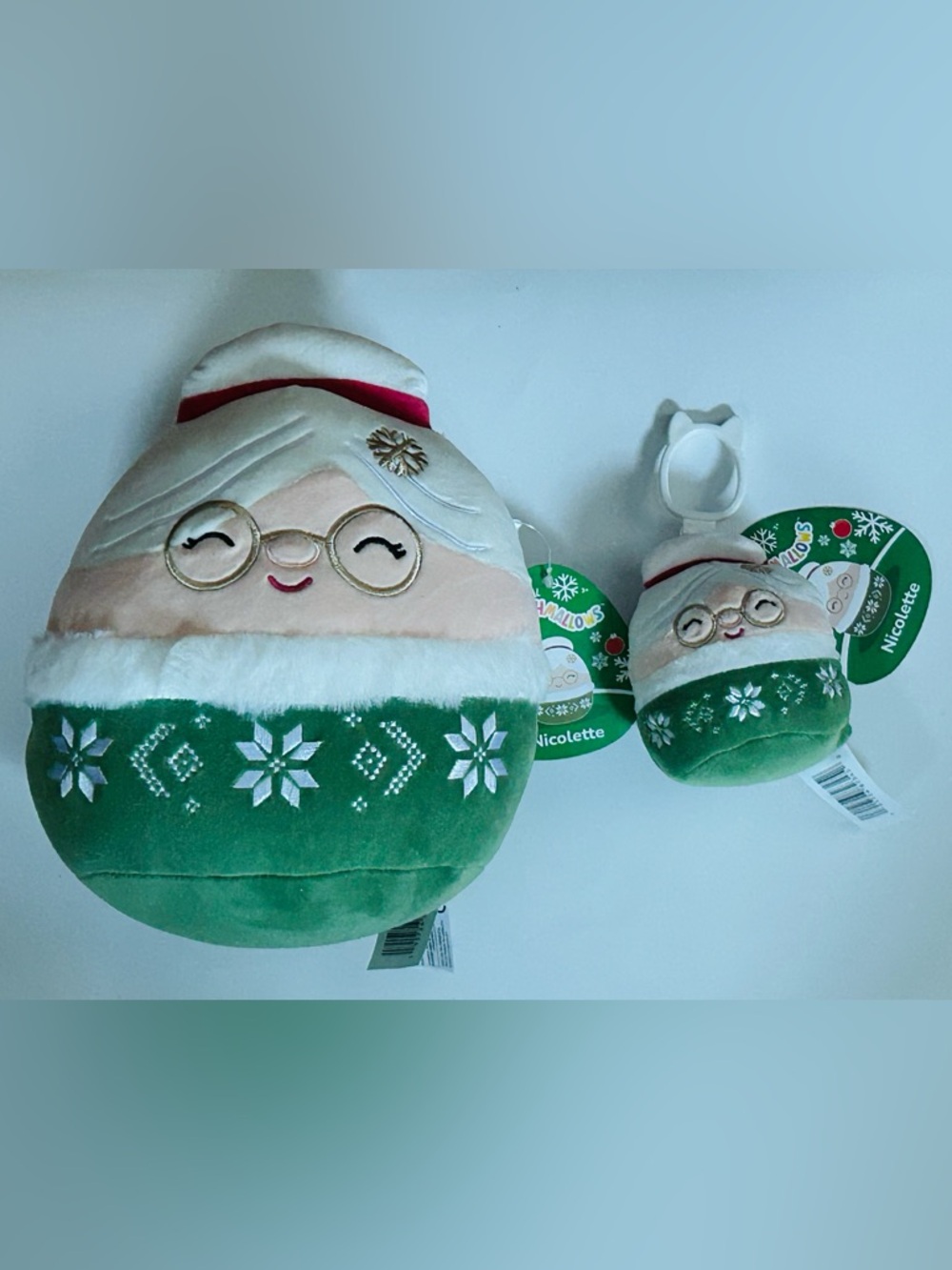 NEW!! 8” Squishmallows Nicolette Mrs. Claus Plush & Plush Clip Set-Green (NWT)